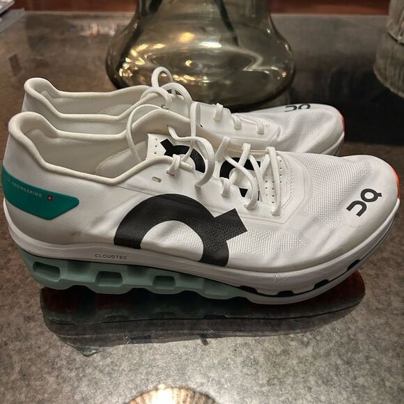 On Running Cloudbloom Echo Trainers - Picture 4 of 10